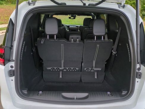 New 2026 Chrysler Pacifica Select image 23