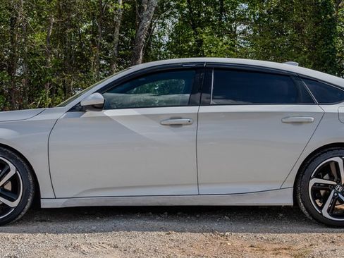 Used 2019 Honda Accord Sport image 2