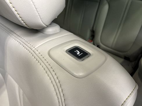 Used 2024 Jeep Wagoneer Series II w/ Flexible Seating Group image 31