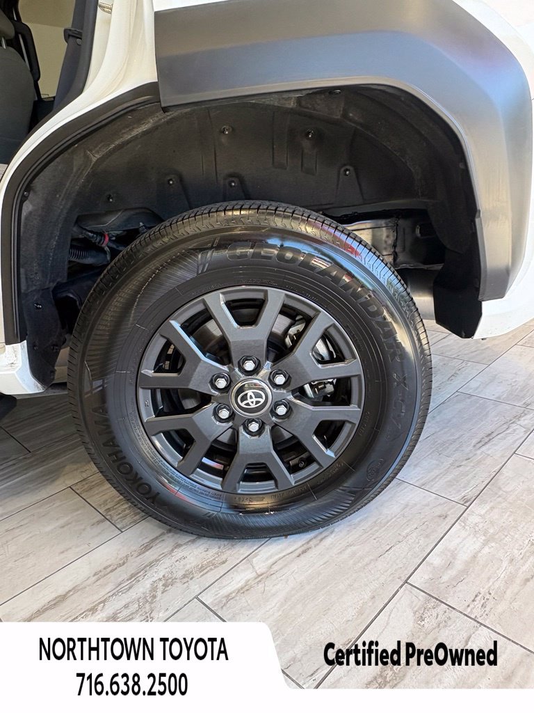 Used 2025 Toyota 4Runner SR5 AWD/4WD image 12