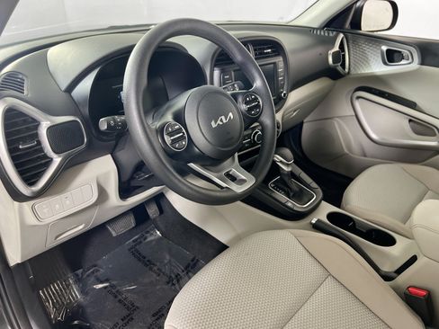 Used 2024 Kia Soul LX w/ Option Group 015 FWD image 9