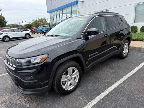 Used 2022 Jeep Compass Latitude w/ Sun and Sound Group FWD image 3