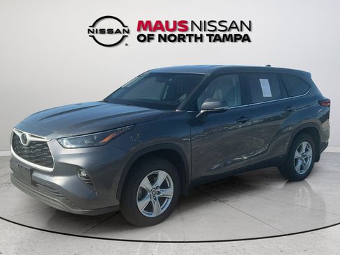 Used 2023 Toyota Highlander LE AWD/4WD image 6