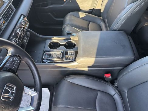 Used 2025 Honda Pilot Touring image 28