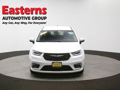 Used 2023 Chrysler Pacifica Touring-L image 53