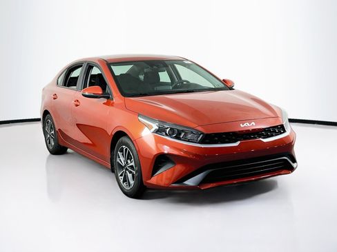 Used 2023 Kia Forte LXS w/ LXS Technology Package FWD image 3