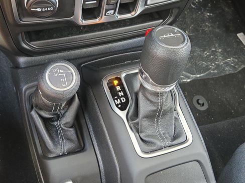 New 2025 Jeep Gladiator Sport image 29