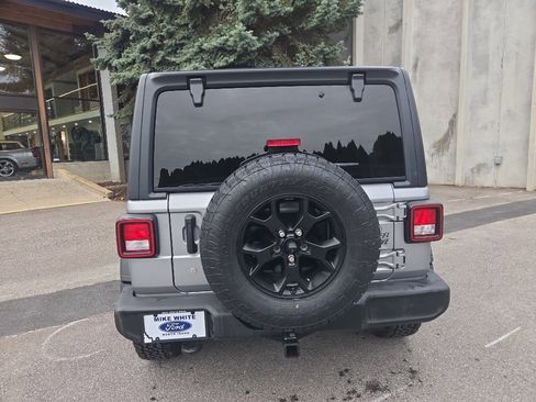 Used 2021 Jeep Wrangler Sport image 7