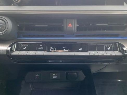 Used 2023 Toyota Prius LE image 33