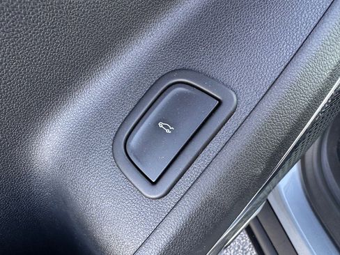 Used 2025 GMC Acadia Elevation image 16