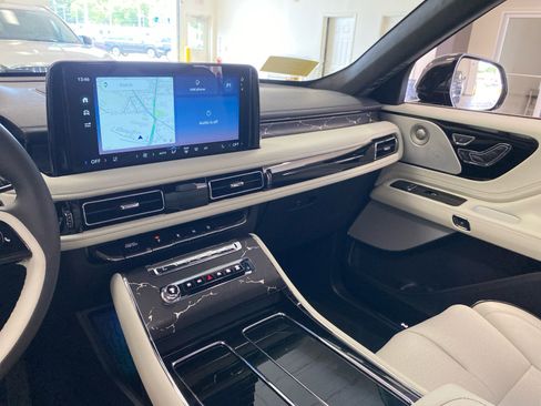 New 2026 Lincoln Aviator Black Label w/ Jet Appearance Package AWD/4WD image 21