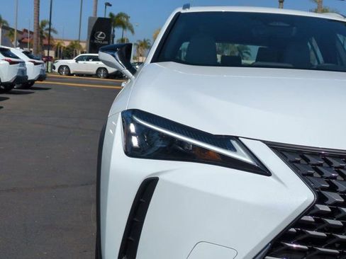 New 2026 Lexus UX 300h FWD image 10