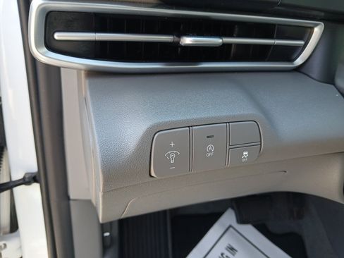 Used 2025 Hyundai Elantra SE FWD image 11
