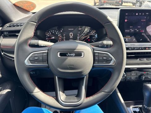 Used 2025 Jeep Compass Trailhawk AWD/4WD image 22