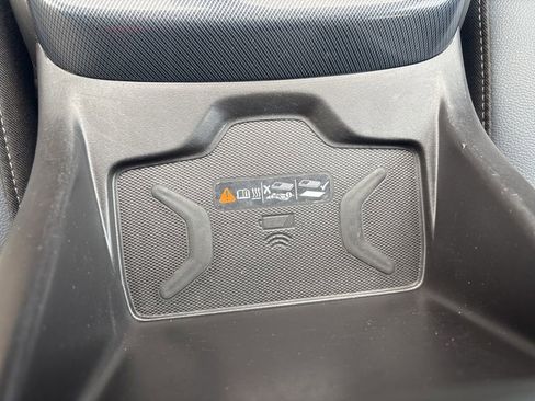 Used 2022 Chevrolet Colorado Z71 AWD/4WD image 5