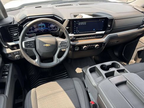 Used 2022 Chevrolet Silverado 1500 LT w/ Z71 Off-Road Package AWD/4WD image 2