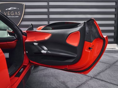 Used 2022 Ferrari SF90 Spider image 34