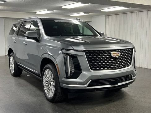 Certified 2026 Cadillac Escalade Luxury AWD/4WD image 7