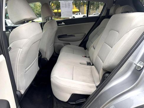 Used 2020 Kia Sportage LX image 9