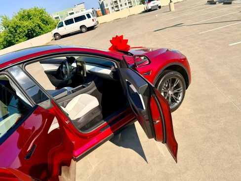 Used 2024 Tesla Model Y Long Range RWD image 34
