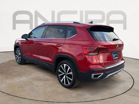 Certified 2023 Volkswagen Taos SE FWD image 8