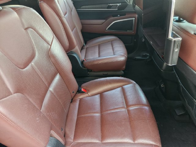 Used 2023 Kia Telluride EX w/ EX Captain's Chair Package FWD image 31