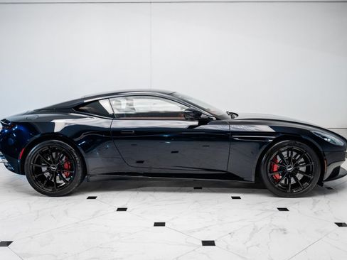 Used 2023 Aston Martin DB11 Coupe image 42