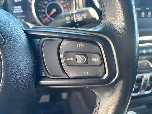 Used 2022 Jeep Gladiator Sport AWD/4WD image 17