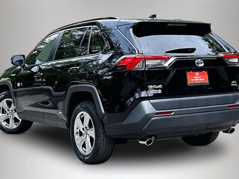 Used 2021 Toyota RAV4 XLE Premium AWD/4WD image 4