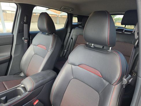 Certified 2026 Nissan Kicks SR FWD image 9
