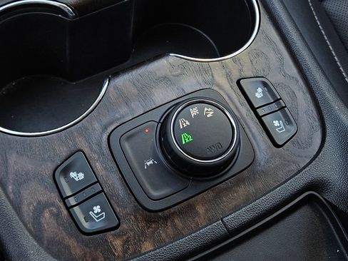 Used 2020 GMC Acadia Denali AWD/4WD image 22