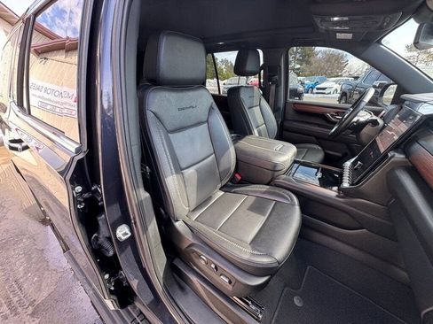 Used 2025 GMC Yukon Denali w/ Sun & Power Step Package AWD/4WD image 38