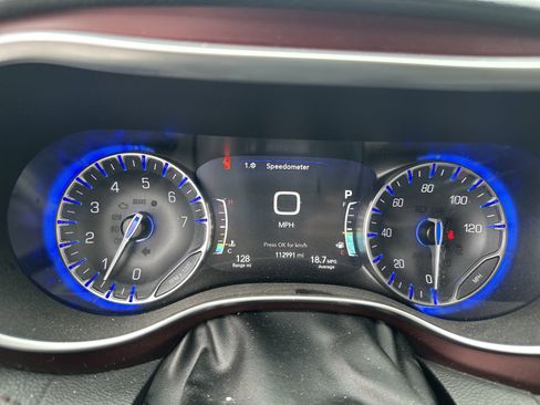 Used 2019 Chrysler Pacifica Limited image 20