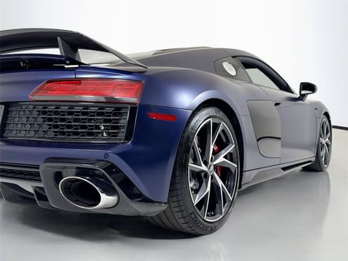 Used 2021 Audi R8 V10 w/ Premium Package RWD image 37