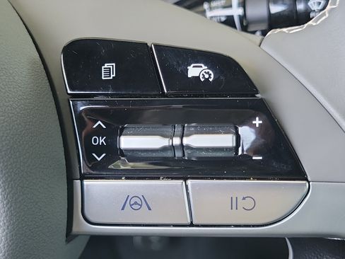 Certified 2025 Hyundai Elantra Sport FWD image 9