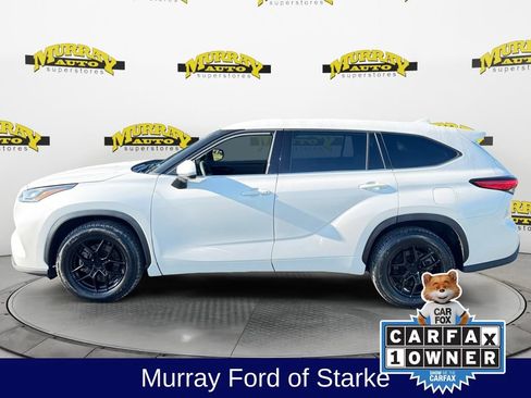 Used 2021 Toyota Highlander L FWD image 2