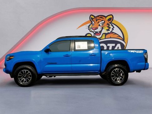 Used 2020 Toyota Tacoma TRD Sport w/ TRD Premium Sport Package AWD/4WD image 8