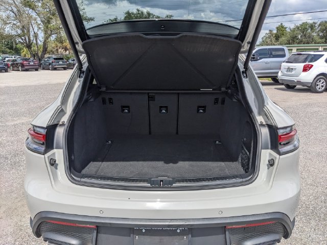 Used 2023 Porsche Macan Turbo AWD/4WD image 14