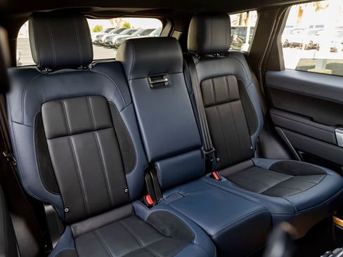 Used 2022 Land Rover Range Rover Sport HST image 28