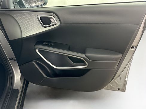 Used 2025 Kia Soul LX w/ LX Technology Package image 31