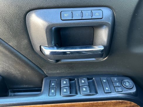 Used 2018 Chevrolet Silverado 1500 High Country AWD/4WD image 11