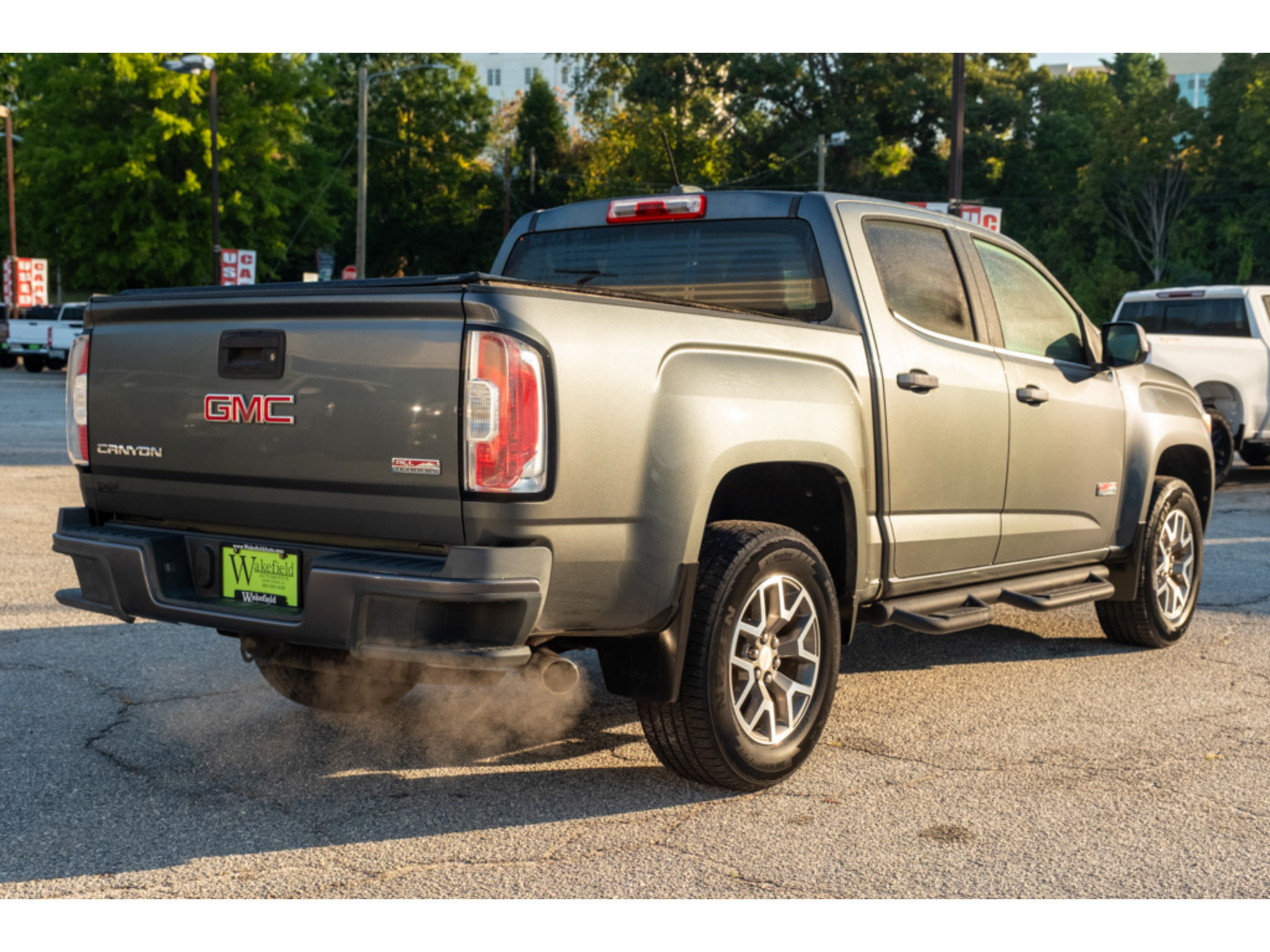 Used 2015 GMC Canyon SLE w/ All-Terrain Package RWD image 8