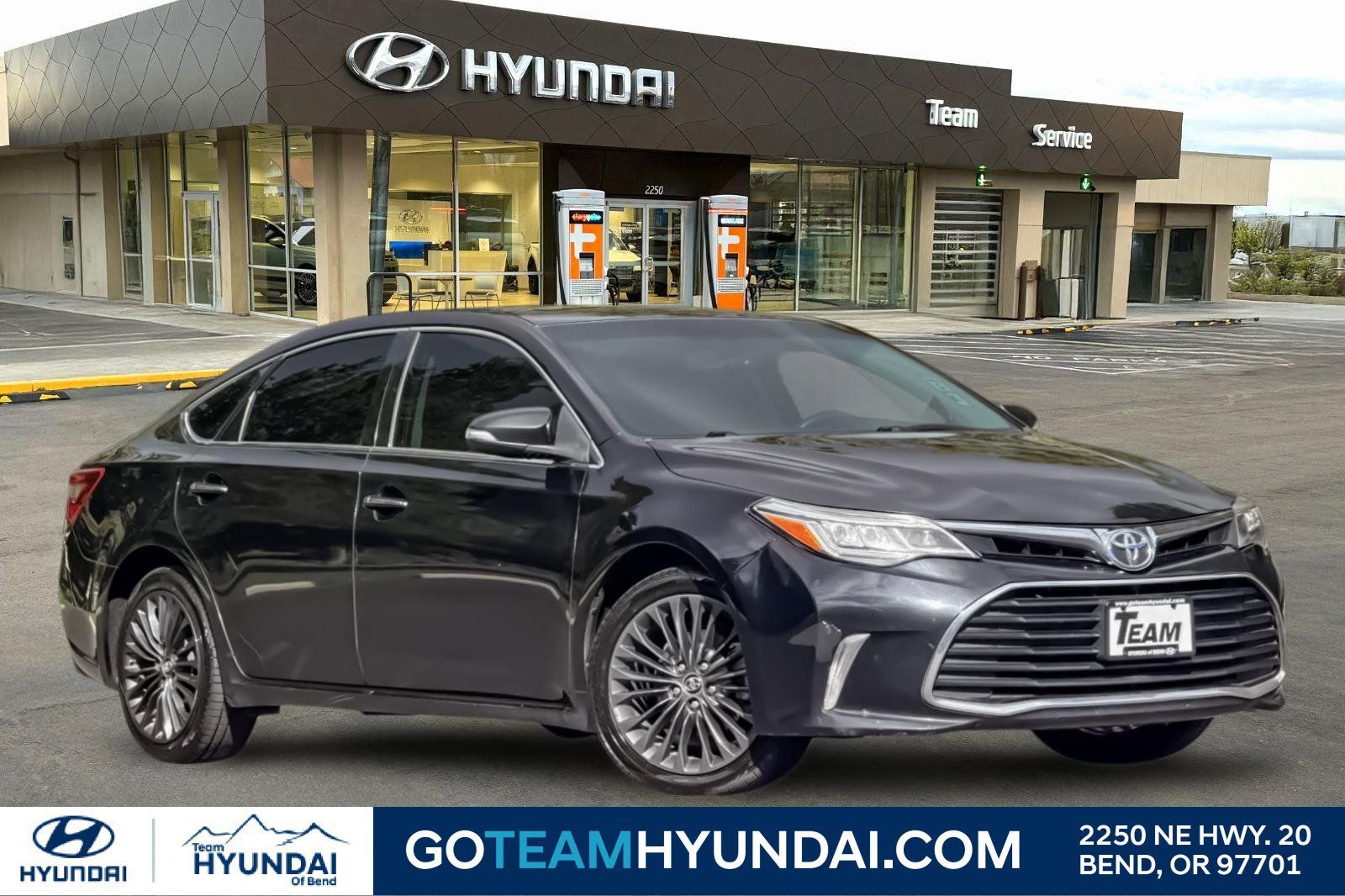 Used 2016 Toyota Avalon Touring FWD image 1