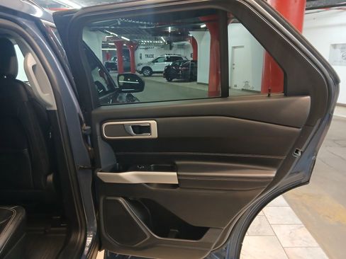 Used 2021 Ford Explorer XLT w/ Equipment Group 202A image 39