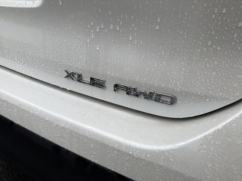 Used 2024 Toyota Highlander XLE image 8