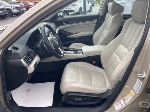 Used 2018 Honda Accord Touring image 25