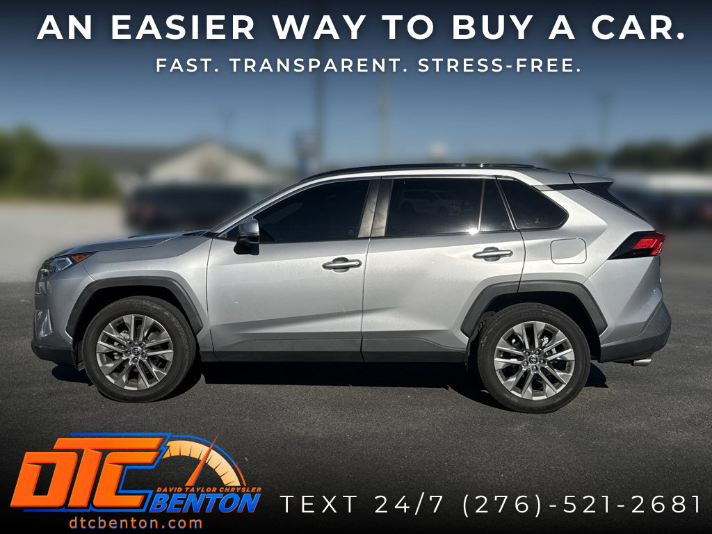 Used 2021 Toyota RAV4 XLE Premium FWD image 4