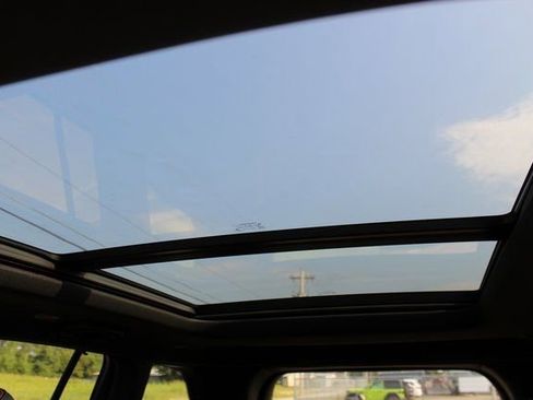 Used 2022 Jeep Grand Cherokee Trailhawk w/ Luxury Tech Group III image 30