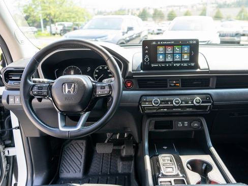 Used 2024 Honda Pilot Touring image 16