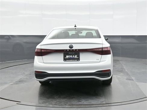 New 2026 Volkswagen Jetta SE image 6